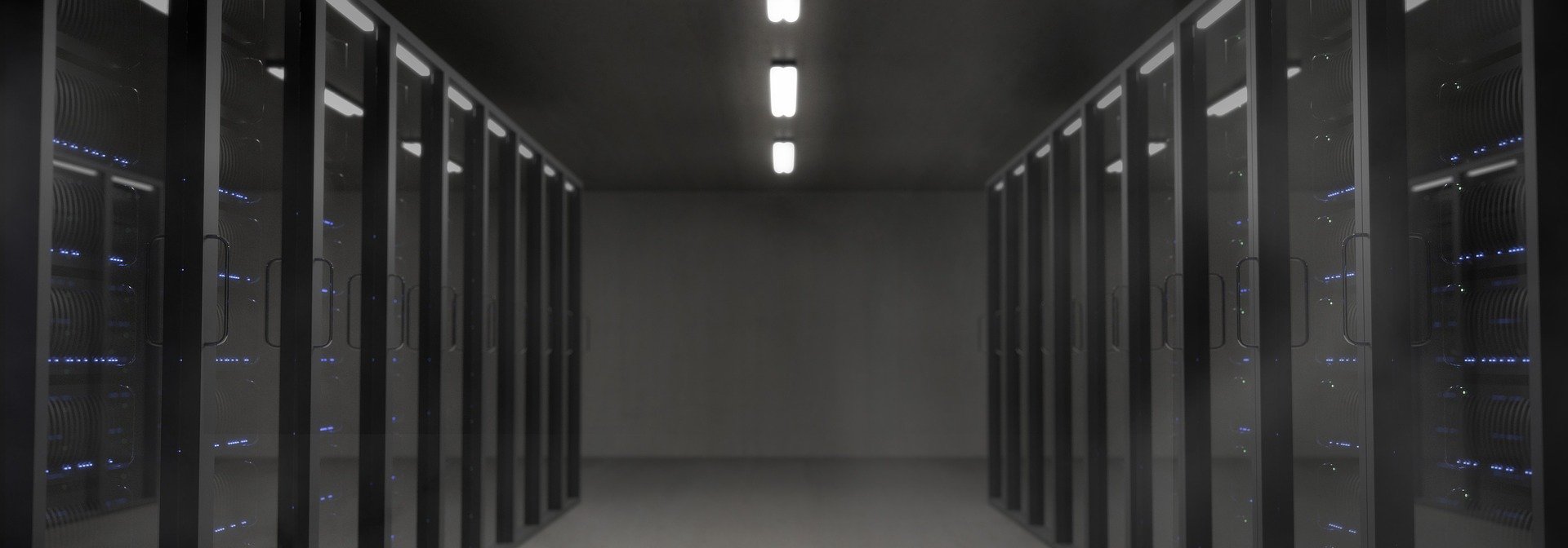 Serverracks in einem Rechenzentrum